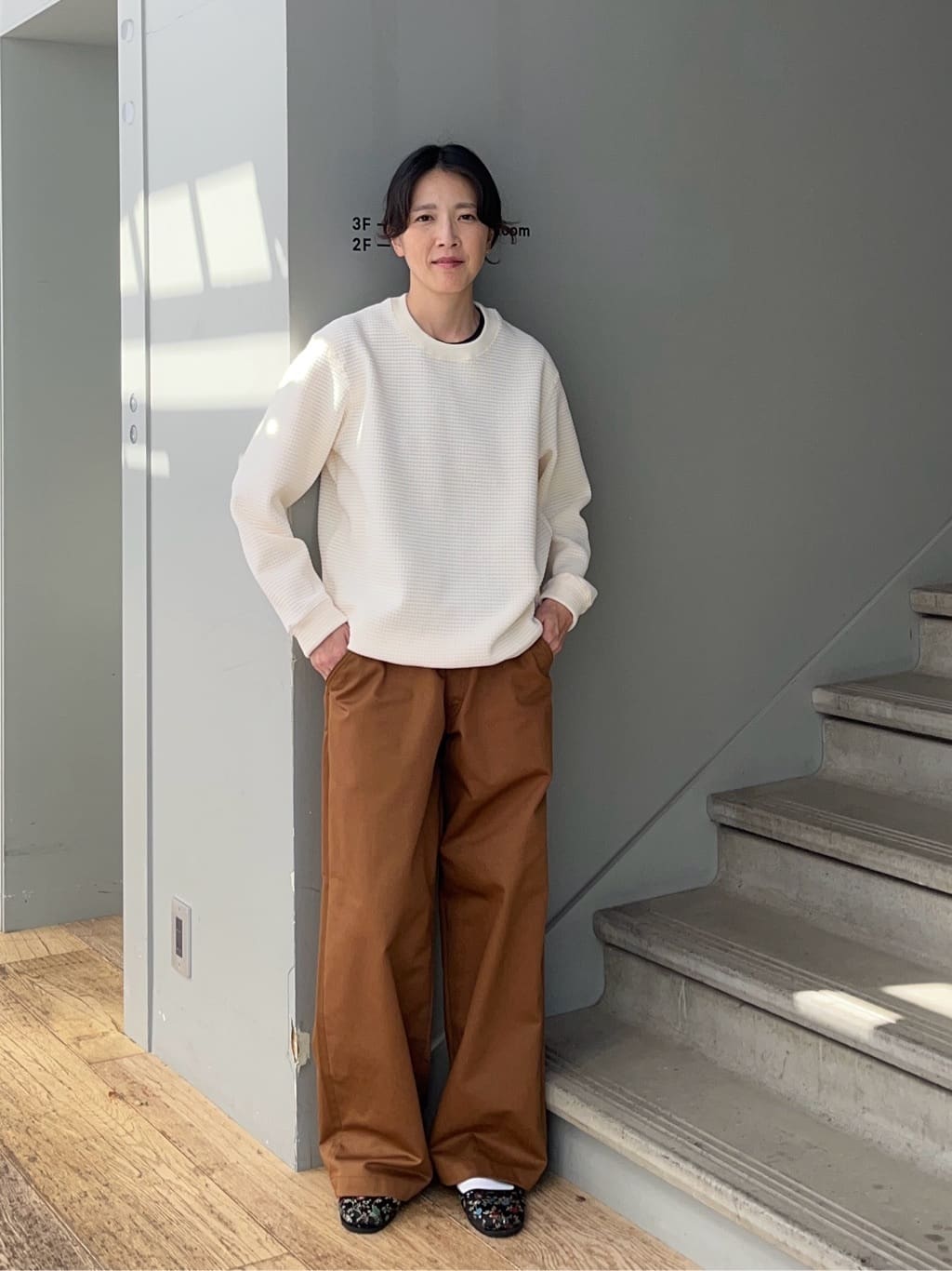 神野（jinno）さんの「TAKEO KIKUCHI｜ニットライク プルオーバー」を使ったコーディネート
