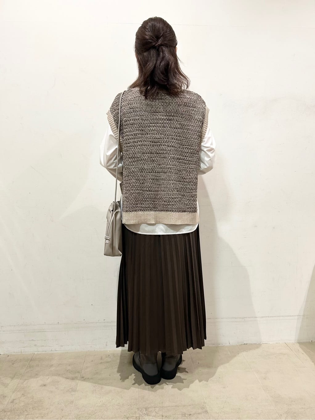 Mさんの「SHOO･LA･RUE｜【2点セット/S-LL】着回しいろいろ 編み柄ベスト&times;ブラウス」を使ったコーディネート
