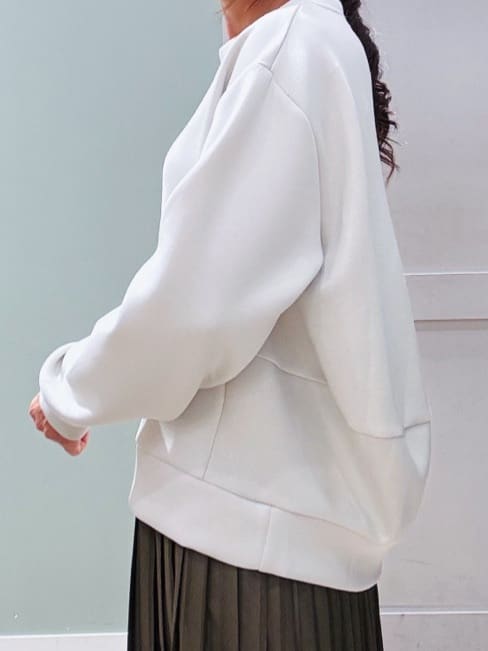Komi☆さんの「grove｜ダンボールコクーンシルエットプルオーバー」を使ったコーディネート