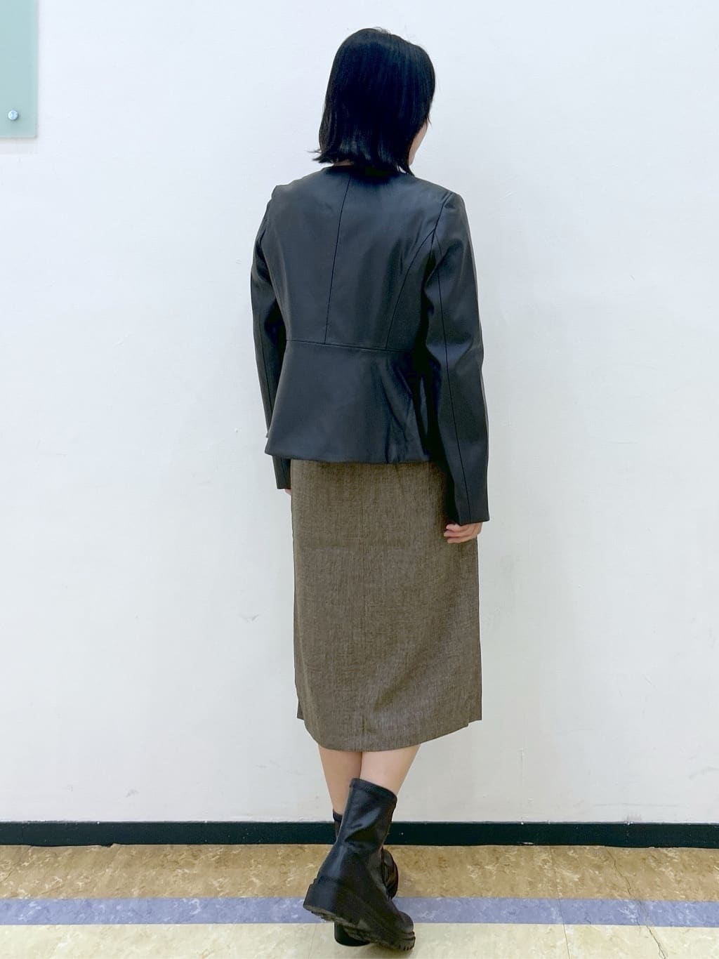 su.さんの「index｜パール調パーツ付きクルーネックニット【洗濯機OK】《8col／XS～3L》」を使ったコーディネート