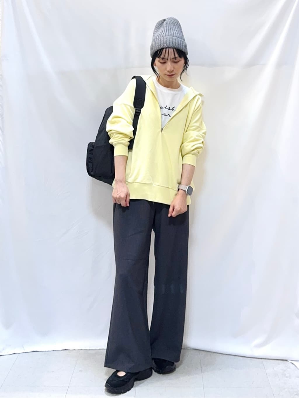 𝐇𝐢𝐫𝐨𝐦𝐢さんの「SHOO･LA･RUE｜8色の選べる楽しさ ハーフジップ オーバーサイズスウェット」を使ったコーディネート