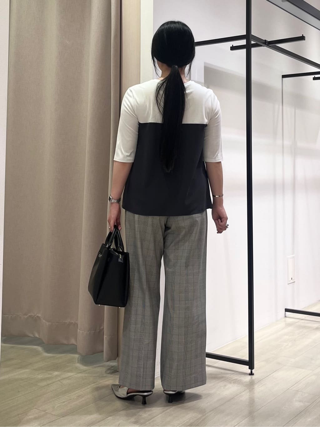 hasuさんの「INDIVI｜【セットアップ可能】ビスチェレイヤード風トップス」を使ったコーディネート