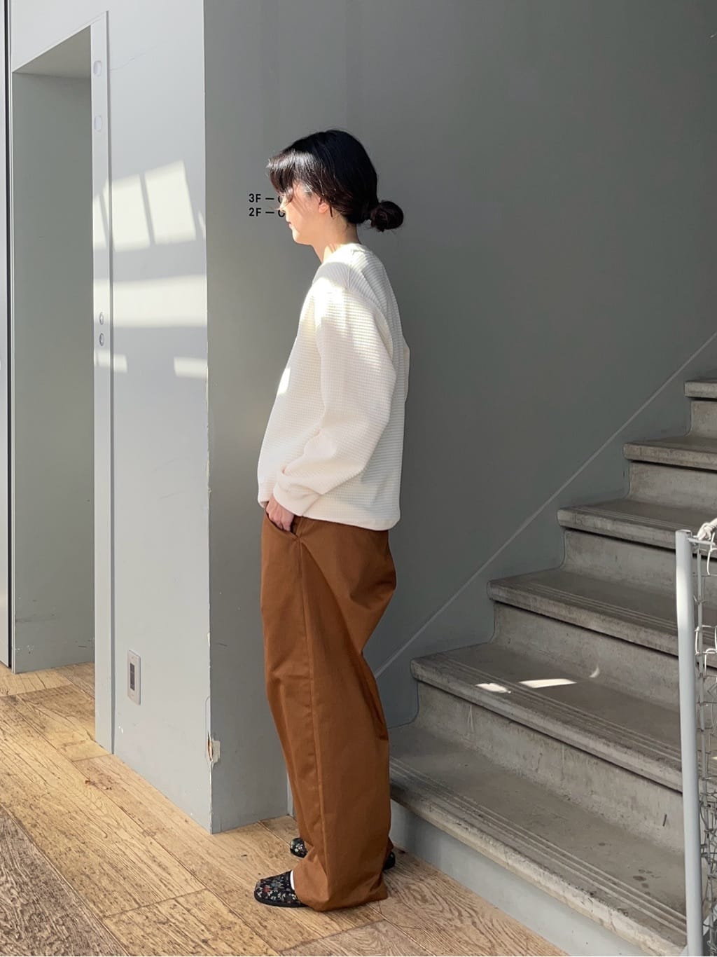 神野（jinno）さんの「TAKEO KIKUCHI｜ニットライク プルオーバー」を使ったコーディネート