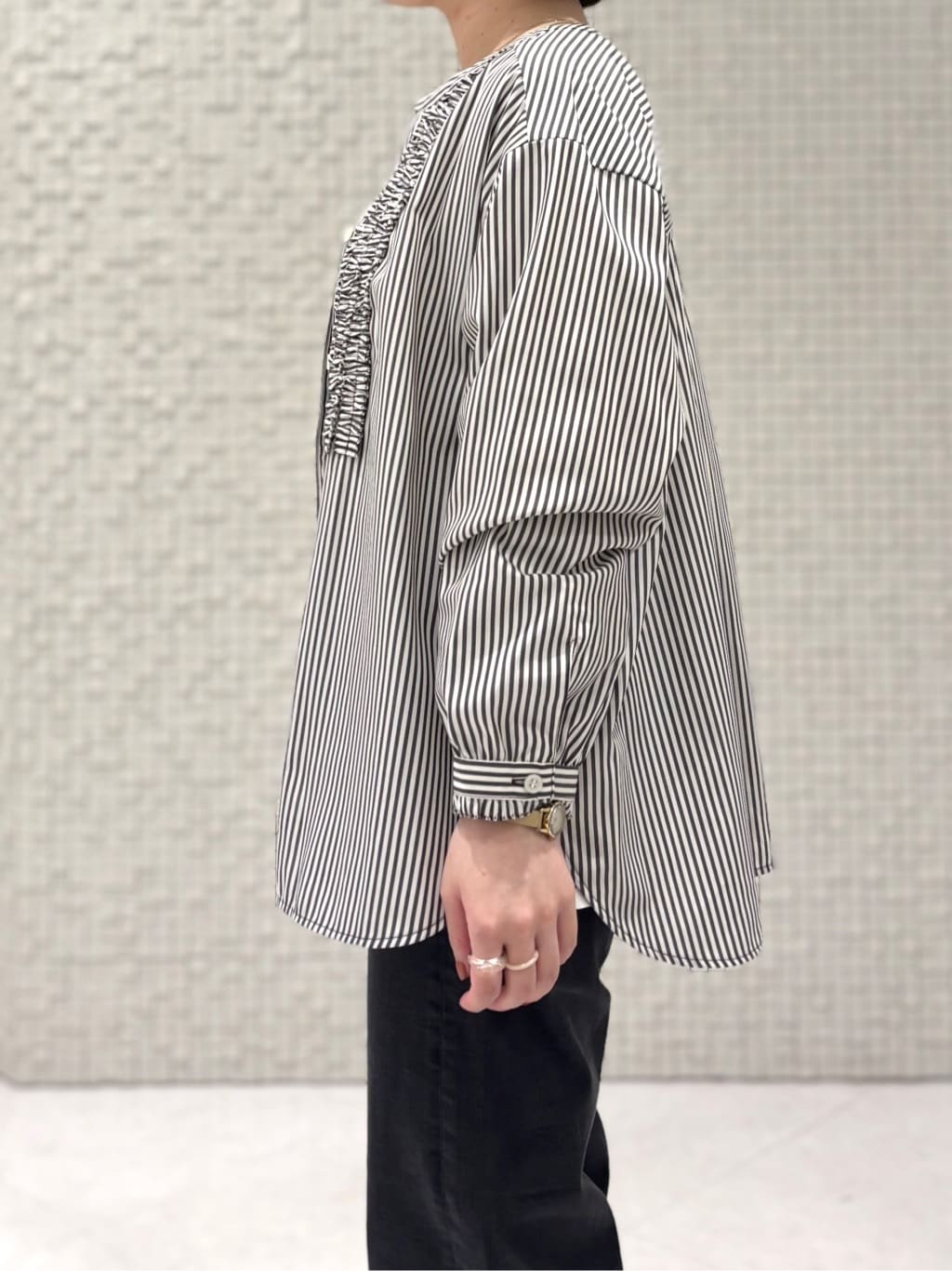 sakuさんの「INDIVI｜【UVケア】プリントフォトロングTシャツ」を使ったコーディネート