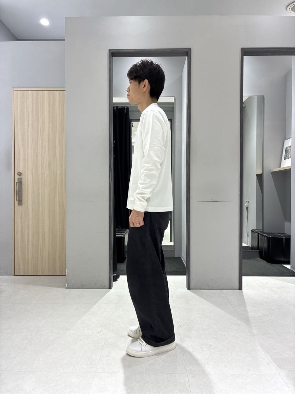 わいずみさんの「TAKEO KIKUCHI｜【3D ナイロン ストレッチ】ジップアップ フードブルゾン」を使ったコーディネート