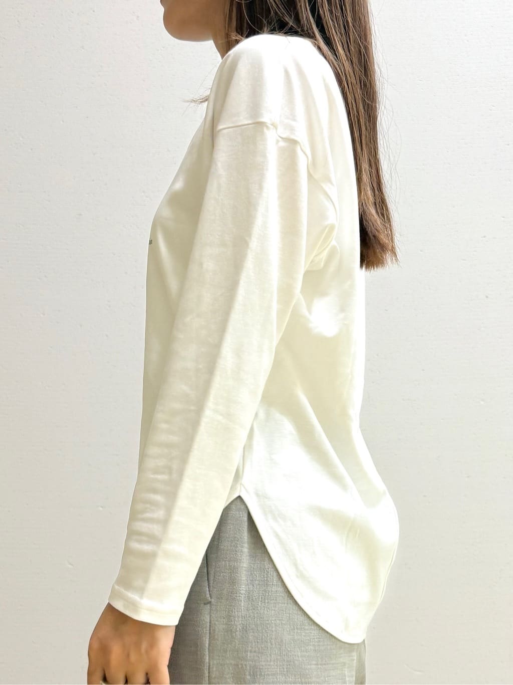 mamiさんの「INDIVI｜【UVケア】プリントフォトロングTシャツ」を使ったコーディネート