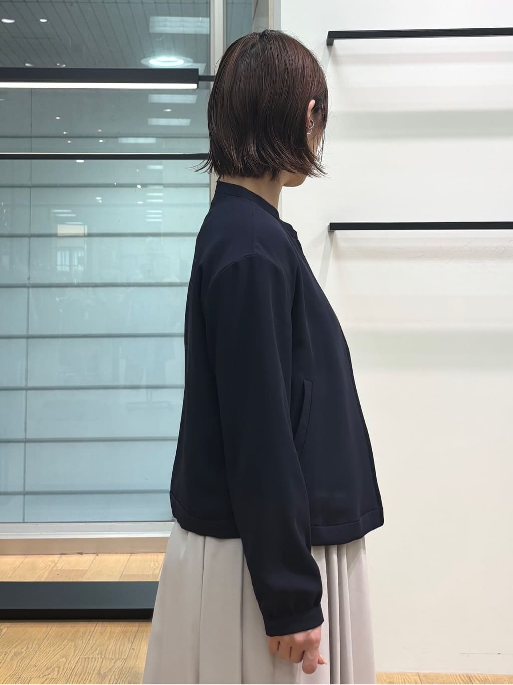 asamiさんの「INDIVI｜【ウール混ラメ素材】Vネック煌めきニット」を使ったコーディネート