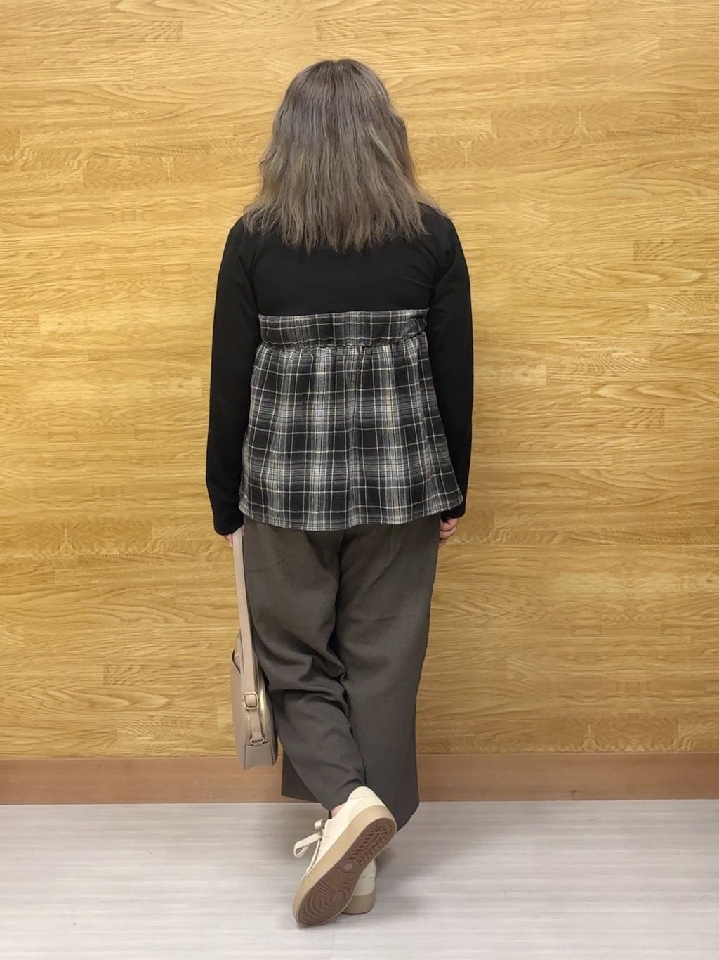 ぁむさんの「SHOO･LA･RUE｜シャツレイヤード風で1枚でサマ見え ロンT」を使ったコーディネート