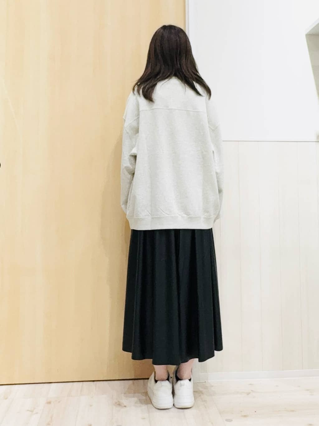 Naさんの「SHOO･LA･RUE｜【S-LL】大人の抜け感 合皮フレアスカート」を使ったコーディネート