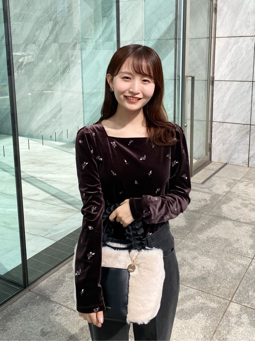 みさかさんの「index｜バックシャン小花刺繍ベロアトップス【洗濯機OK】」を使ったコーディネート