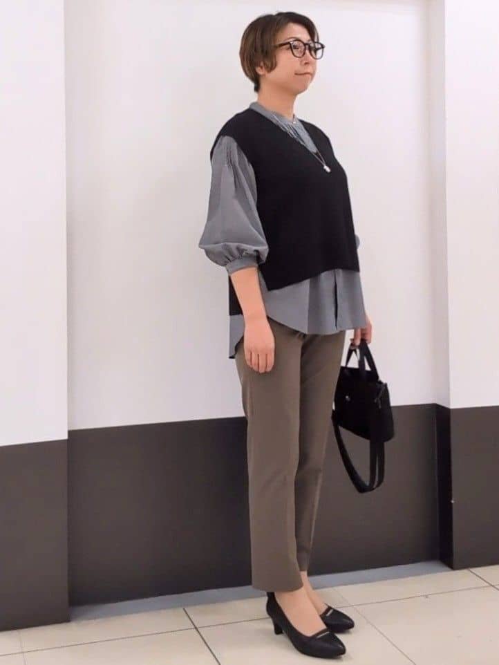 じゅりさんの「Reflect｜【程よいゆとり感／体型カバー】ピンタックデザインシャンブレーブラウス」を使ったコーディネート