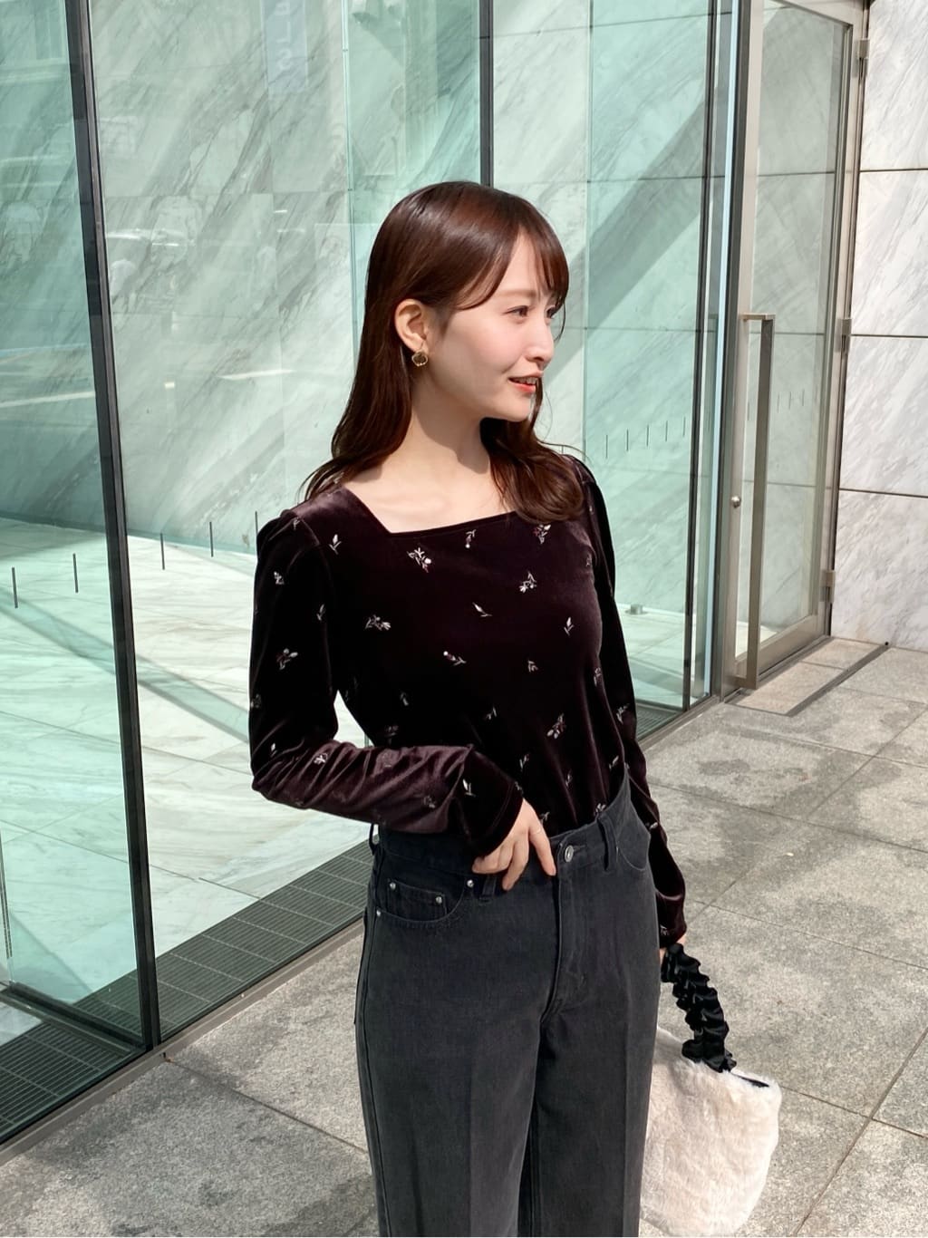 みさかさんの「index｜バックシャン小花刺繍ベロアトップス【洗濯機OK】」を使ったコーディネート