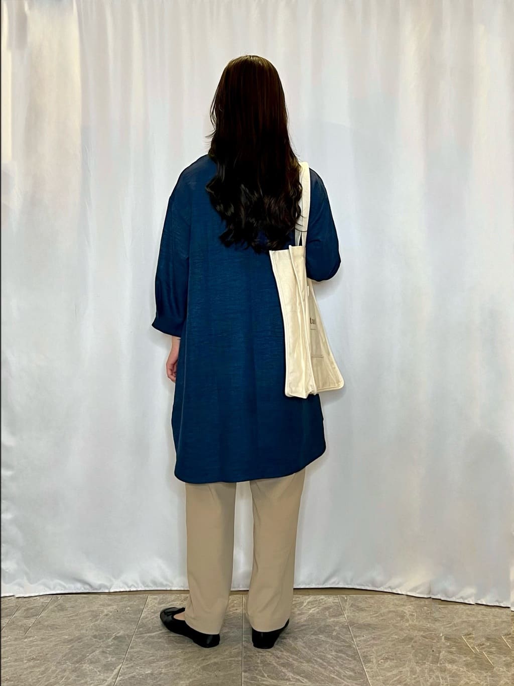 おうめさんの「SHOO･LA･RUE｜【S-LL/体型カバー】さらっとしたタッチが魅力 デニムライクチュニック」を使ったコーディネート