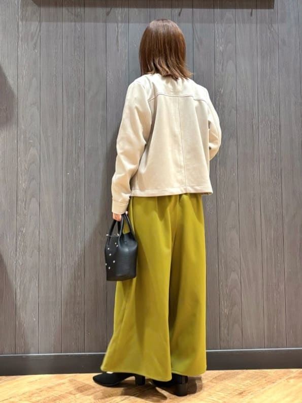 meiさんの「SHOO･LA･RUE｜【S-LL/2点セット】脚のラインを拾いにくい ベルト付きタックスカーチョパンツ」を使ったコーディネート