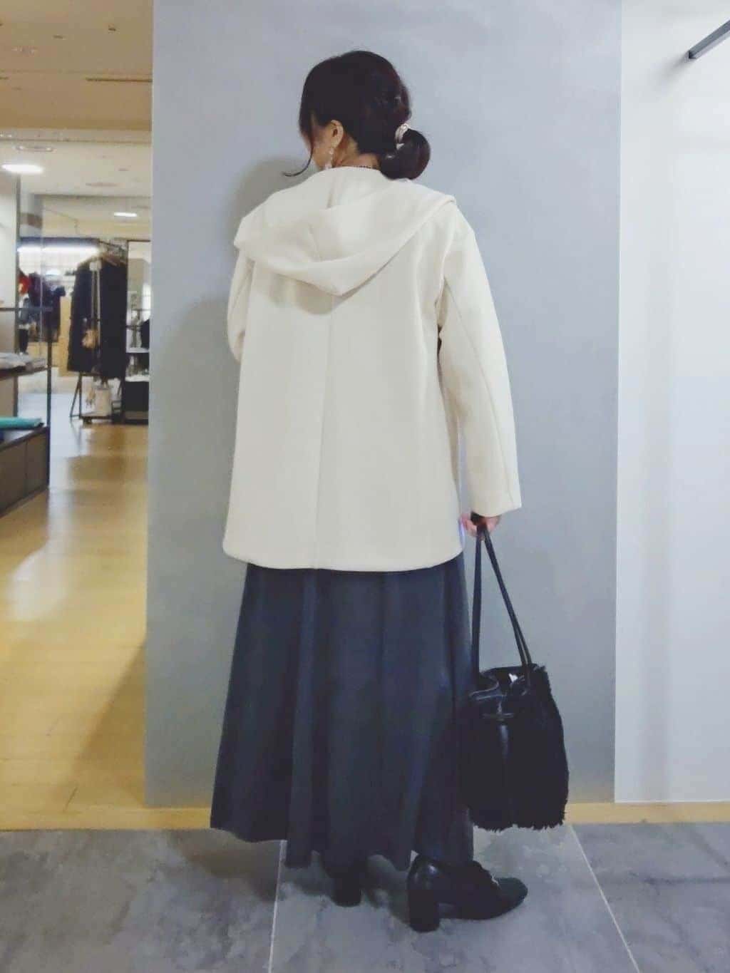 TOMOMIさんの「INDIVI｜ボアミドルバッグ」を使ったコーディネート