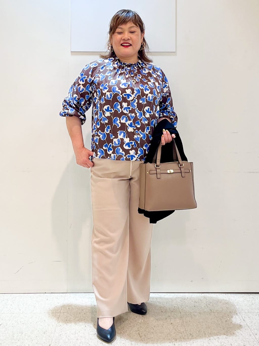 kimmyさんの「Reflect｜【ジャケットのインナーにおすすめ◎】花柄タックデザインブブラウス」を使ったコーディネート