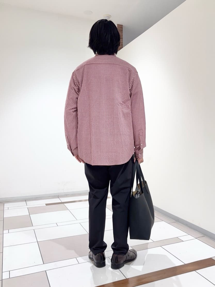 及川さんの「TAKEO KIKUCHI｜【抗菌防臭/シーズンレス】シアサッカーギンガムチェック ストレッチシャツ」を使ったコーディネート