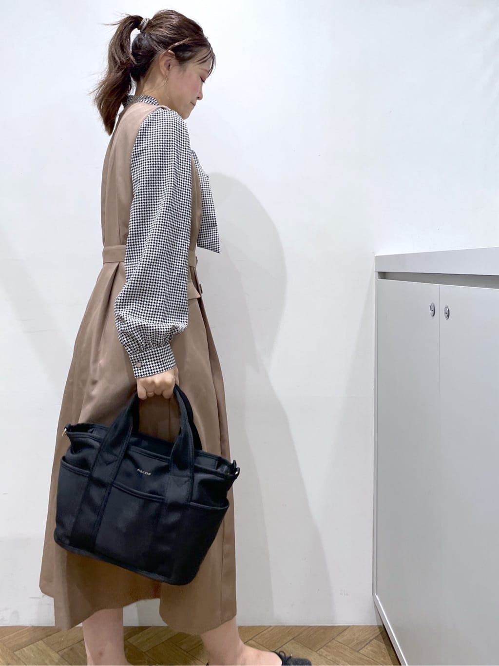 Junさんの「index｜トレンチディティールワンピース【洗濯機OK／イージーアイロン／防シワ】」を使ったコーディネート