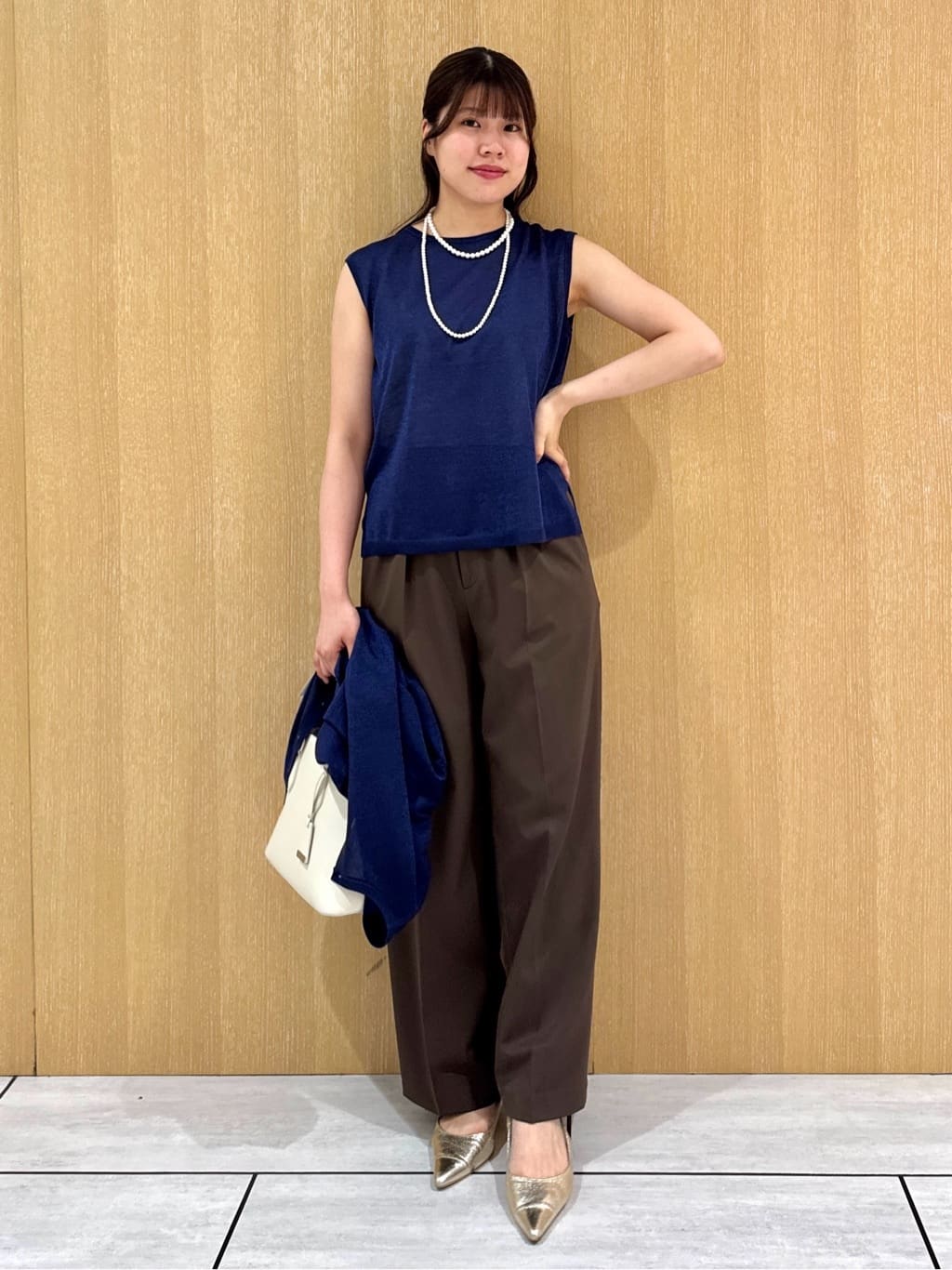 nanaさんの「UNTITLED｜【アンサンブル可/洗える】シアーノースリーブ プルオーバー」を使ったコーディネート