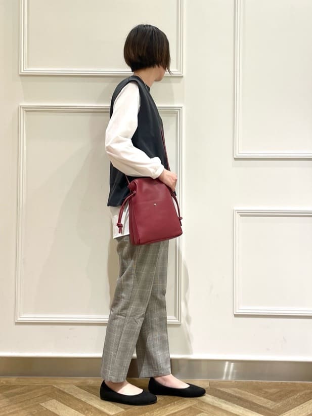 SOさんの「SHOO･LA･RUE｜【高レビュー/SS-LL/美脚シルエット】すっきりきれい見え テーパードパンツ」を使ったコーディネート