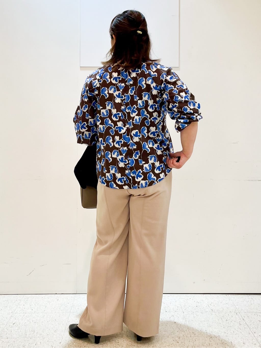 kimmyさんの「Reflect｜【ジャケットのインナーにおすすめ◎】花柄タックデザインブブラウス」を使ったコーディネート
