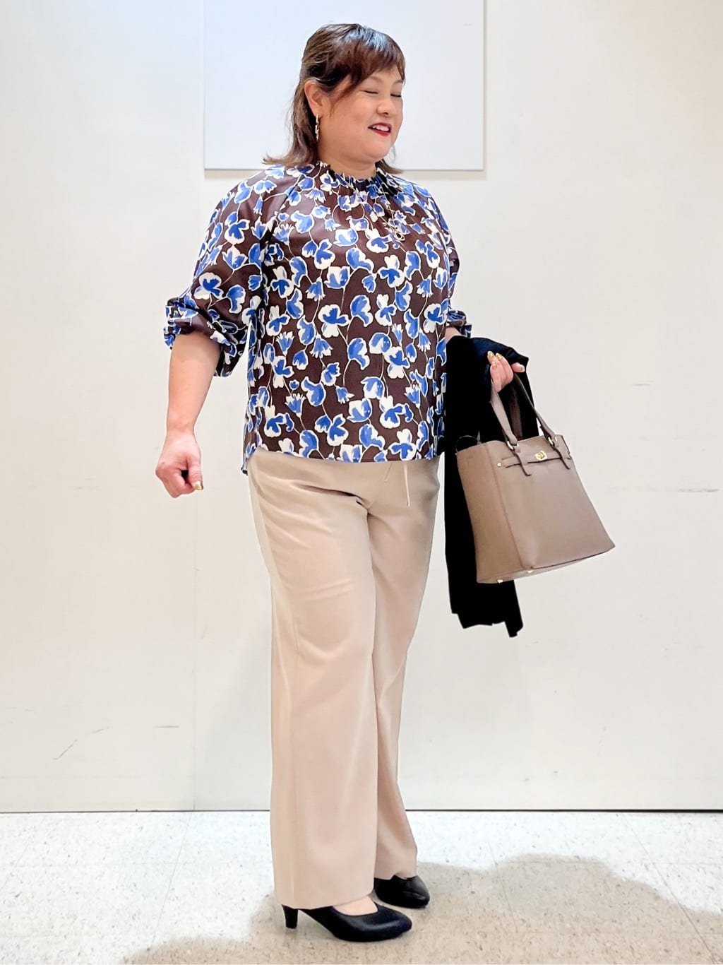 kimmyさんの「Reflect｜【ジャケットのインナーにおすすめ◎】花柄タックデザインブブラウス」を使ったコーディネート