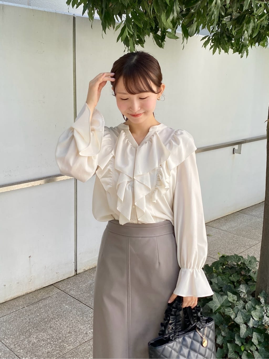 みさかさんの「index｜フリルデザインスキッパーブラウス【洗濯機OK／イージーアイロン】」を使ったコーディネート