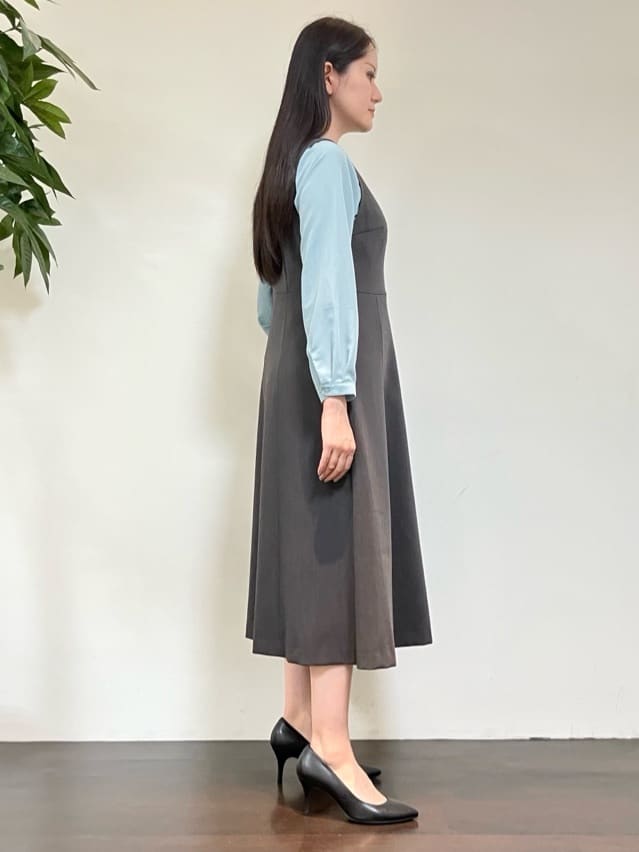 カレンさんの「UNTITLED｜【Aライン/ワンピース】Vネックジャンパースカート」を使ったコーディネート