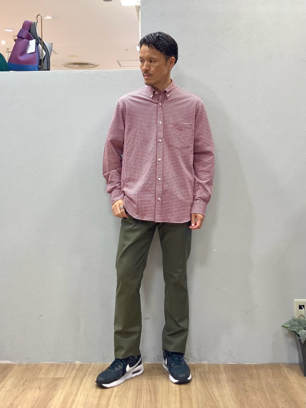 シュンさんの「TAKEO KIKUCHI｜【抗菌防臭/シーズンレス】シアサッカーギンガムチェック ストレッチシャツ」を使ったコーディネート
