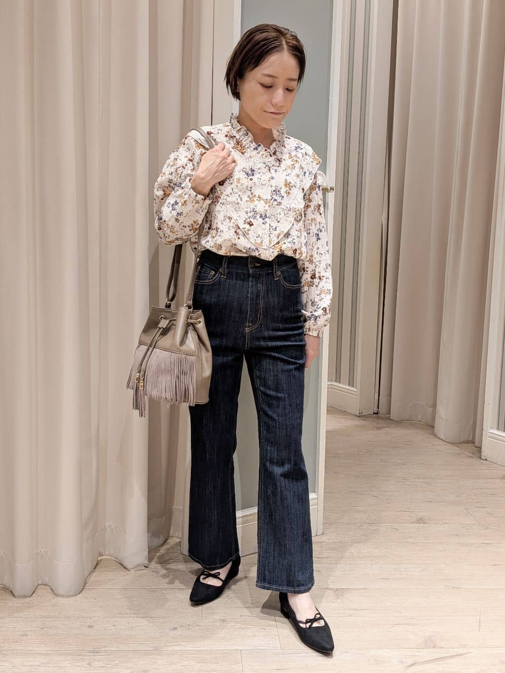 ちゃさんの「grove｜【美シルエット/選べる着丈】大人のためのソフトフレアーデニム」を使ったコーディネート