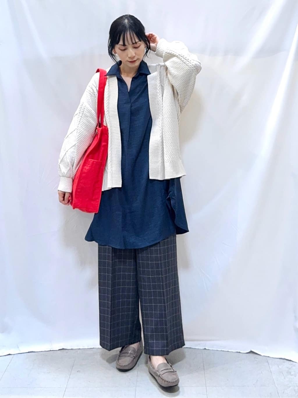 𝐇𝐢𝐫𝐨𝐦𝐢さんの「SHOO･LA･RUE｜【S-LL/体型カバー】さらっとしたタッチが魅力 デニムライクチュニック」を使ったコーディネート