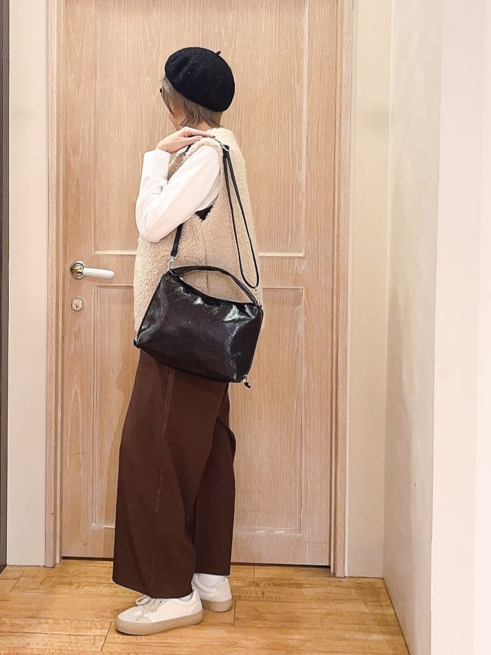ハリーさんの「SHOO･LA･RUE｜【S-LL】美しく見せる ボートネックロンT」を使ったコーディネート
