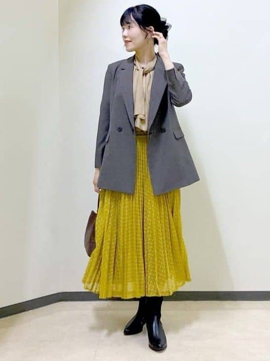  beni_gingerさんの「Reflect｜【キレイめスタイル／通勤におすすめ◎】ボウタイシャンブレーカラーブラウス」を使ったコーディネート