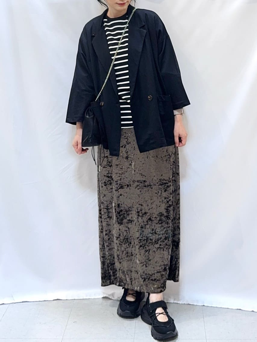 𝐇𝐢𝐫𝐨𝐦𝐢さんの「SHOO･LA･RUE｜【S-LL】インせず決まる 背中タック入り パフ袖トップス」を使ったコーディネート