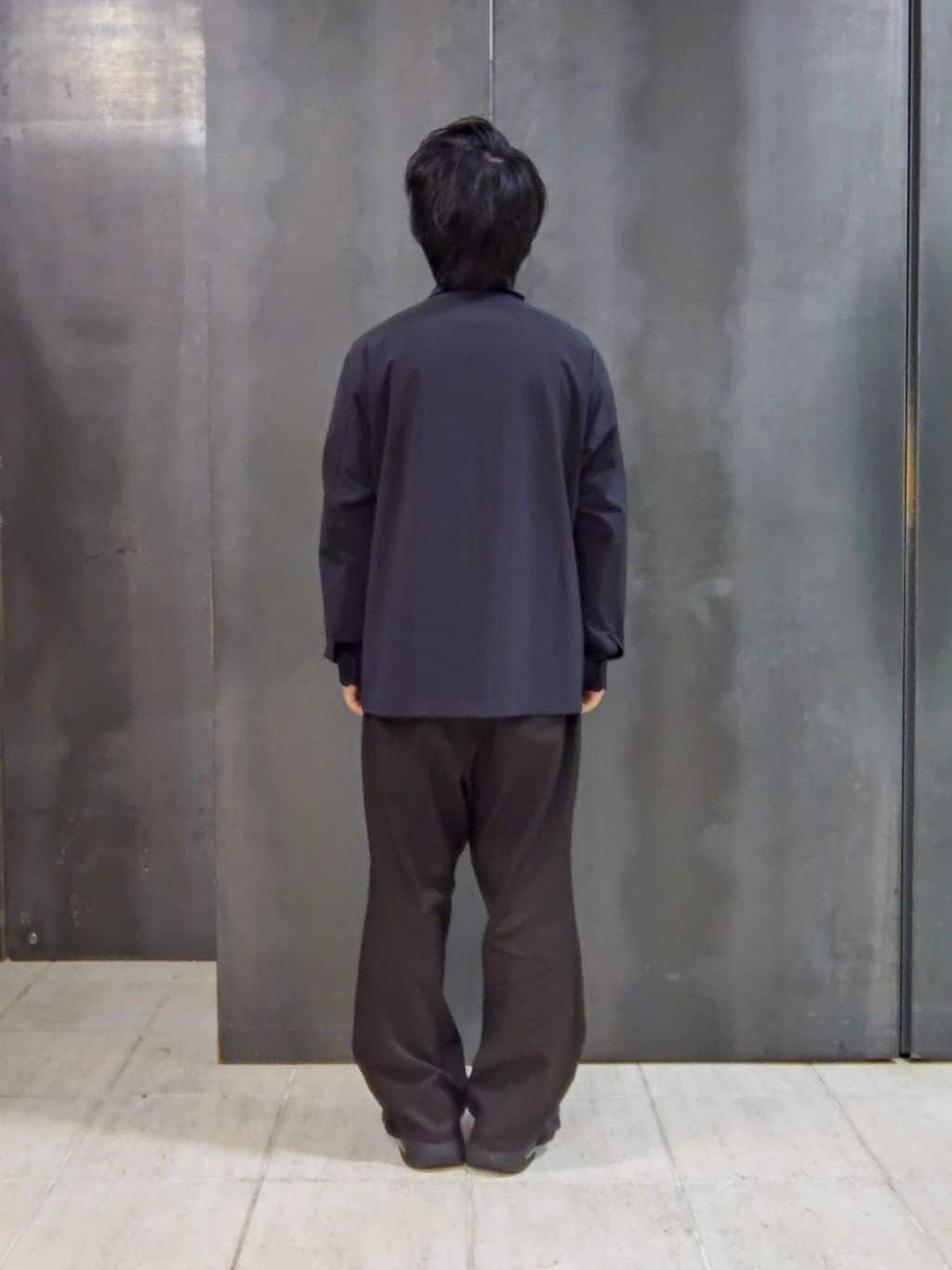 shiominさんの「TAKEO KIKUCHI｜【3D ナイロン ストレッチ】スタンドカラー シャツブルゾン」を使ったコーディネート