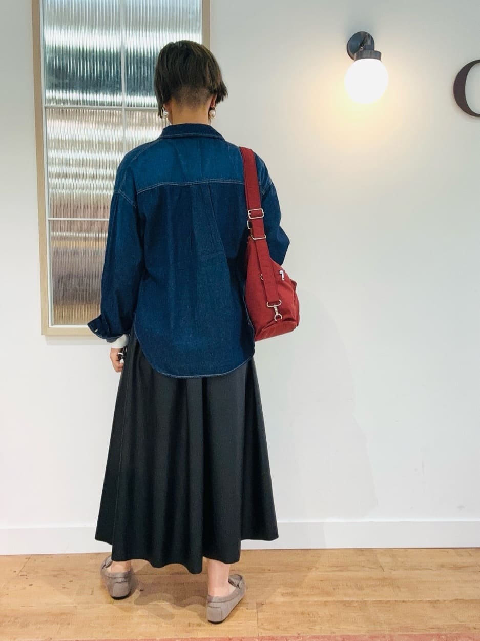 えまんさんの「SHOO･LA･RUE｜グラフィックアソート ベーシックロンT」を使ったコーディネート