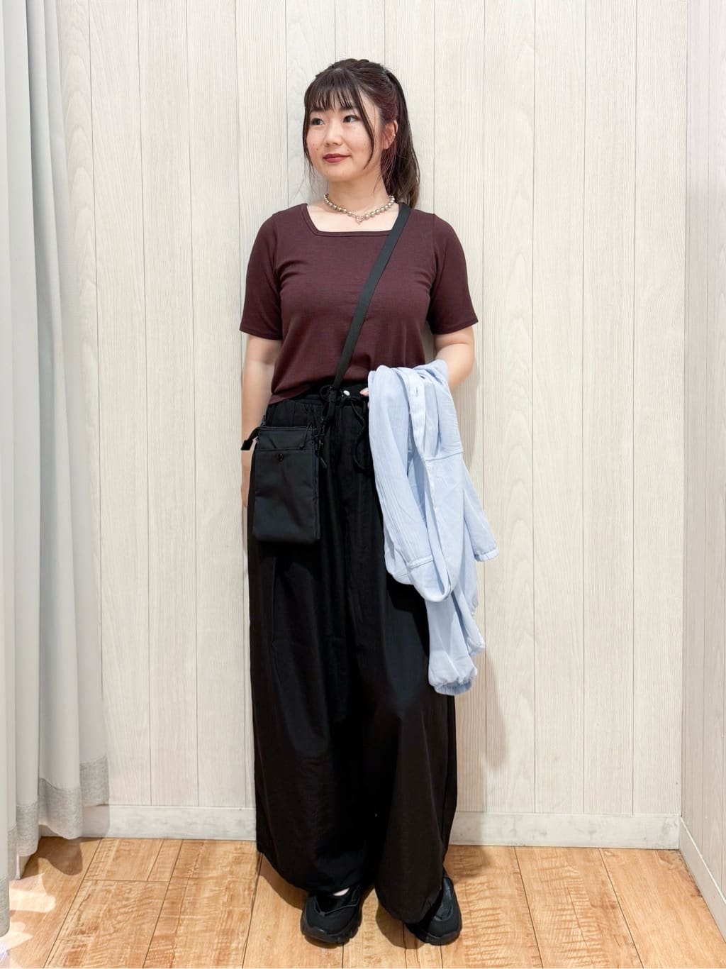 愛さんの「SHOO･LA･RUE｜【S-LL】大人の抜け感 シアーボイルフーディパーカ」を使ったコーディネート