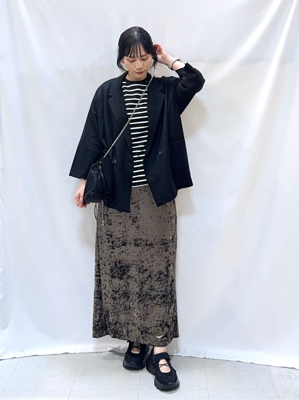 𝐇𝐢𝐫𝐨𝐦𝐢さんの「SHOO･LA･RUE｜【S-LL】インせず決まる 背中タック入り パフ袖トップス」を使ったコーディネート