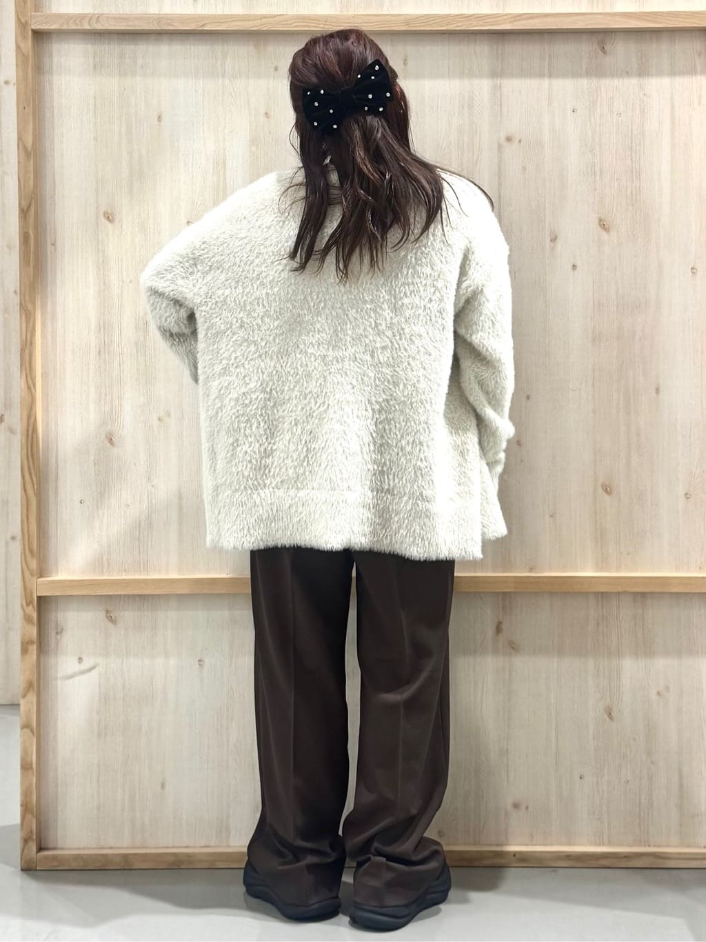 nanaさんの「THE SHOP TK｜【ふわふわあったか】フェザーカーディガン」を使ったコーディネート