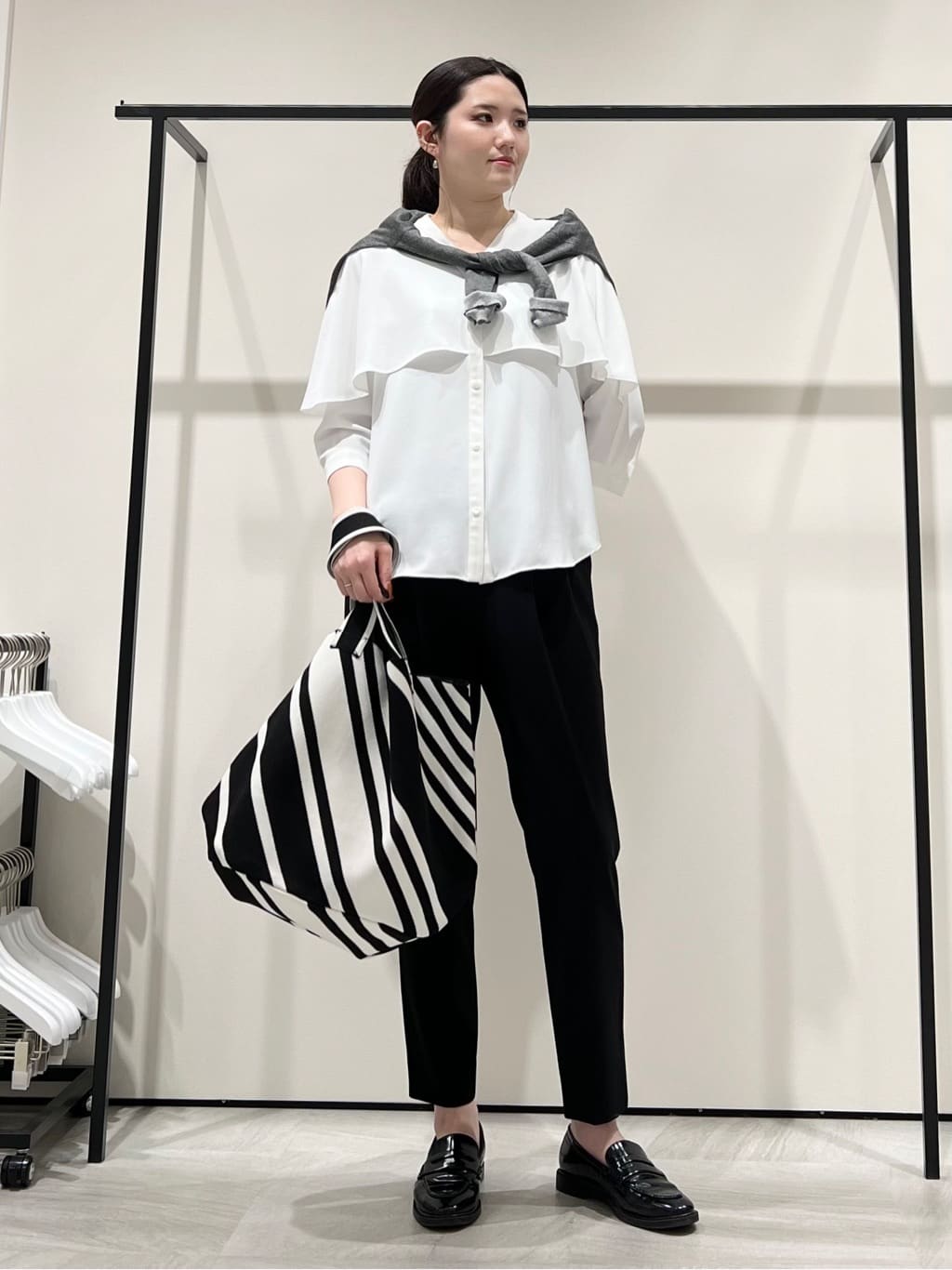 T.Kさんの「INDIVI｜【羽織りとしても活躍！】ケープカラーブラウス」を使ったコーディネート