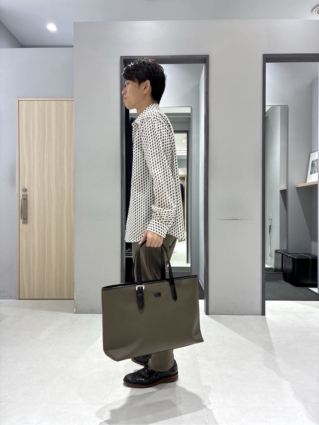 わいずみさんの「TAKEO KIKUCHI｜ボーラーハット柄 長袖シャツ」を使ったコーディネート