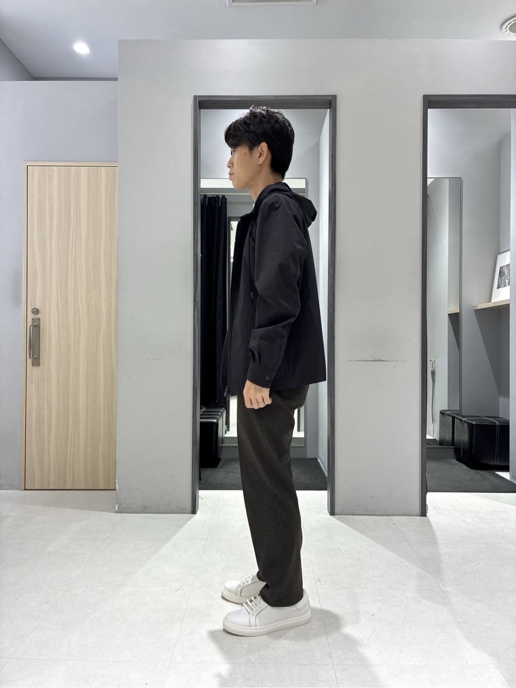 わいずみさんの「TAKEO KIKUCHI｜【3D ナイロン ストレッチ】ジップアップ フードブルゾン」を使ったコーディネート