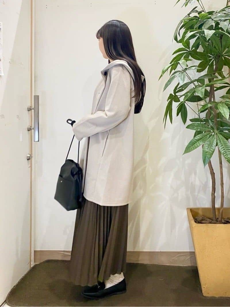 AYUMIさんの「SHOO･LA･RUE｜【高レビュー/体型カバー】しながらスマートに魅せる ラインジャカードコーディガン」を使ったコーディネート