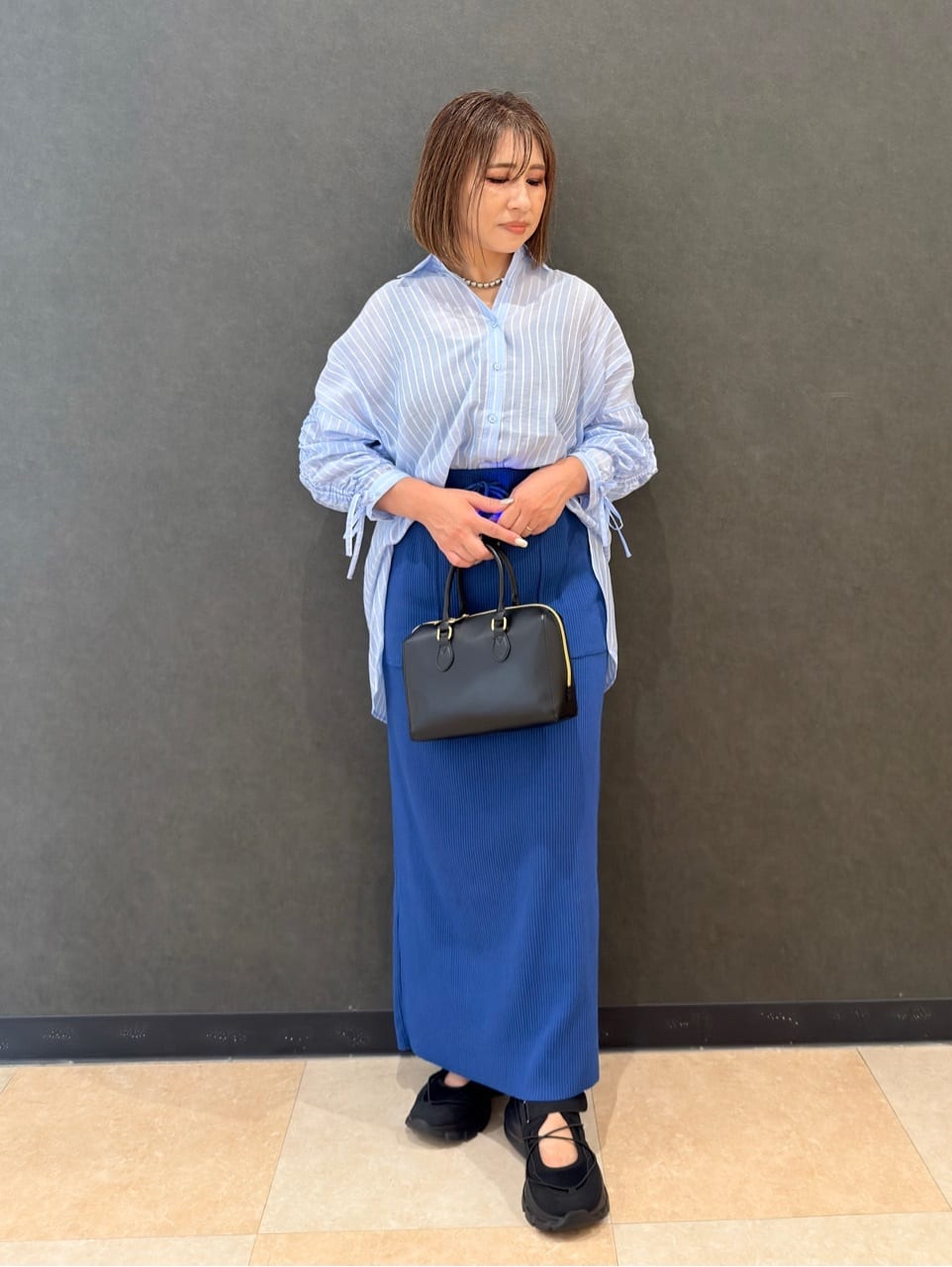 Megさんの「SHOO･LA･RUE｜【S-LL】程よい透け感 ストライプ柄 お袖ギャザーデザインシャツ」を使ったコーディネート