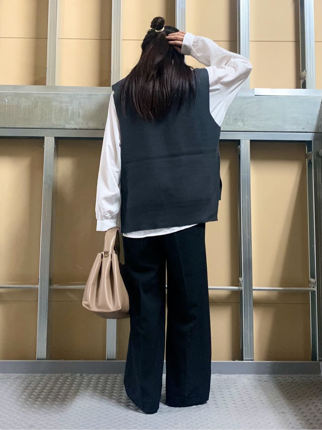 sahoさんの「THE SHOP TK｜【春まで着られる】ニットベスト＆ブラウスセット/洗濯機OK」を使ったコーディネート