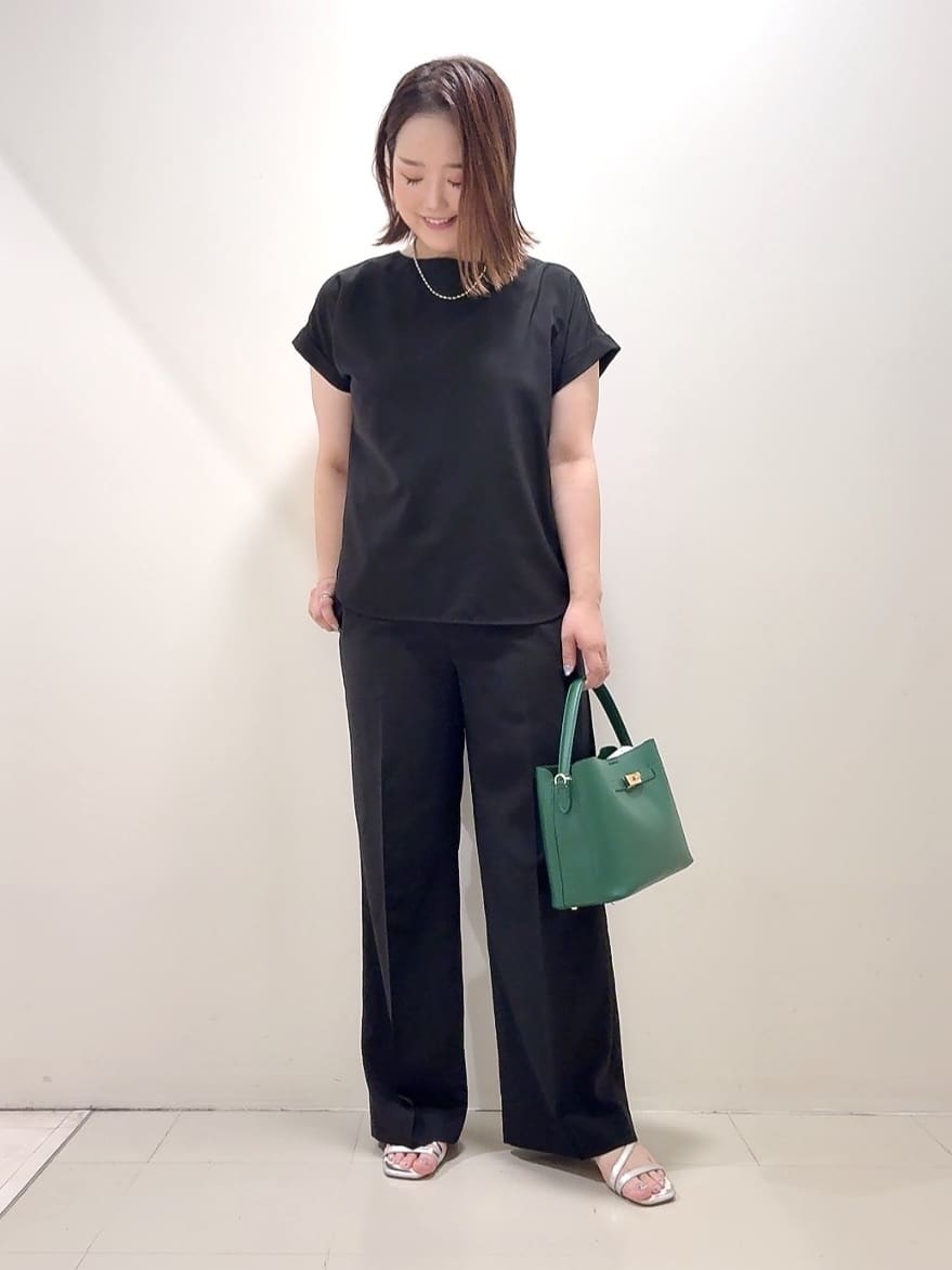 YUIさんの「UNTITLED｜【セットアップ可/はっ水/通勤】リラククール 半袖ブラウス」を使ったコーディネート