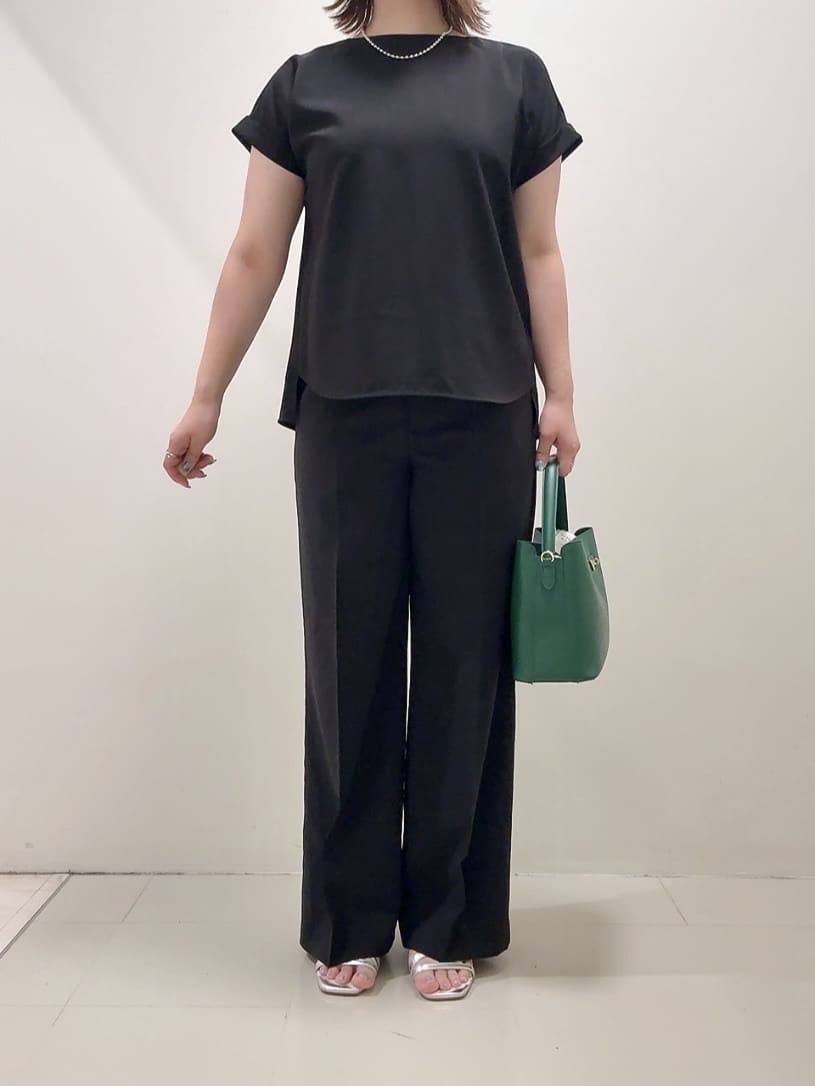 YUIさんの「UNTITLED｜【セットアップ可/はっ水/通勤】リラククール 半袖ブラウス」を使ったコーディネート