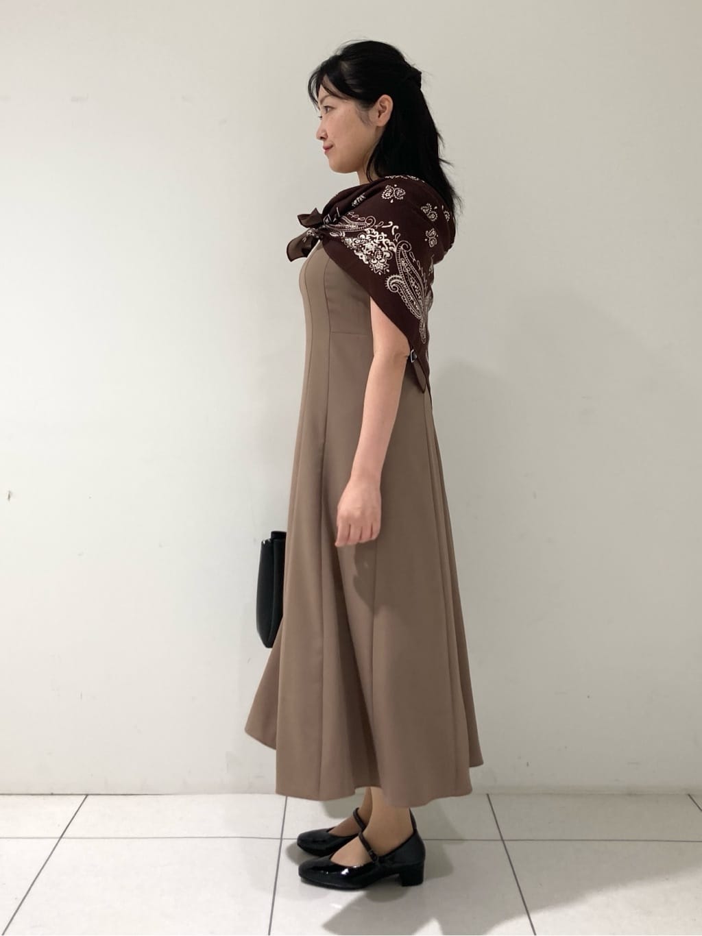 momokoさんの「INDIVI｜リネン調ペーズリースカーフ」を使ったコーディネート