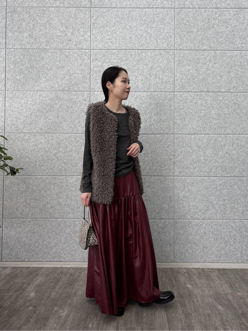 ひなさんの「INDIVI｜カットアウトカットソー」を使ったコーディネート