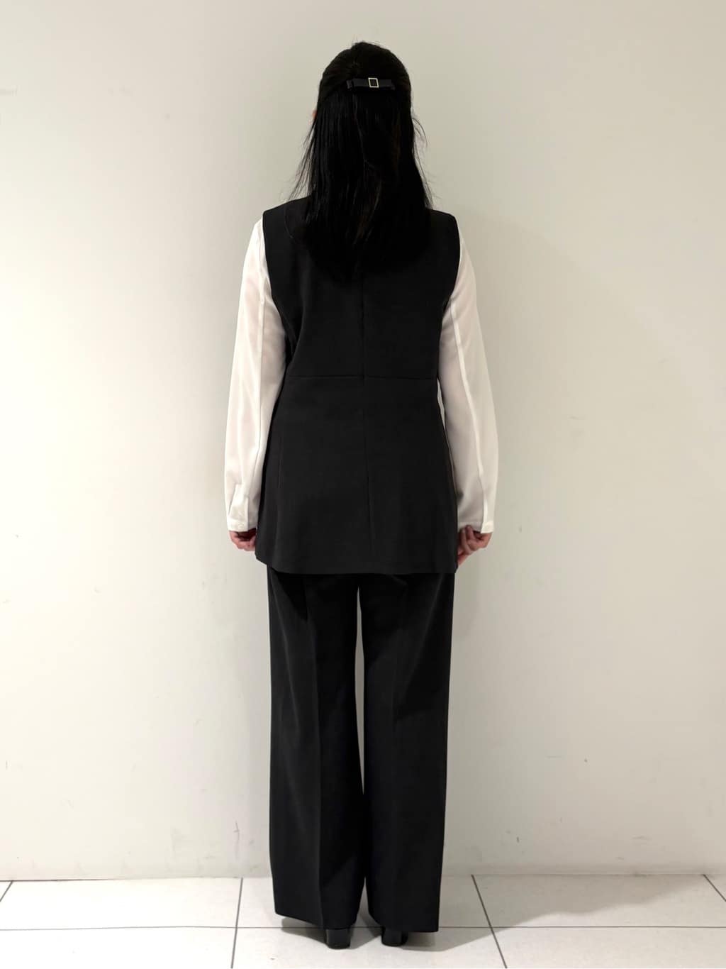 momokoさんの「INDIVI｜【セットアップ可能】凹凸ストレッチ素材テーラードカラージレジャケット」を使ったコーディネート